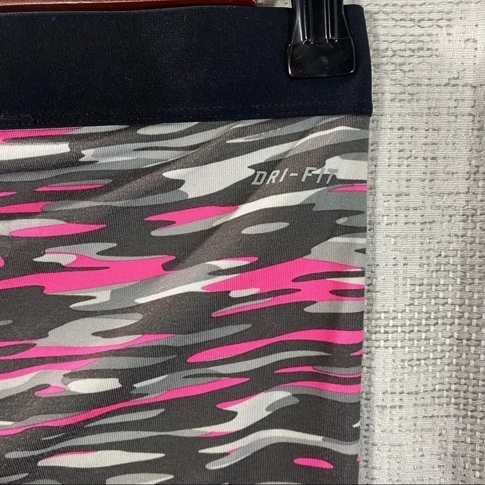 Nike girls dri-fit pink camo capri leggings size L